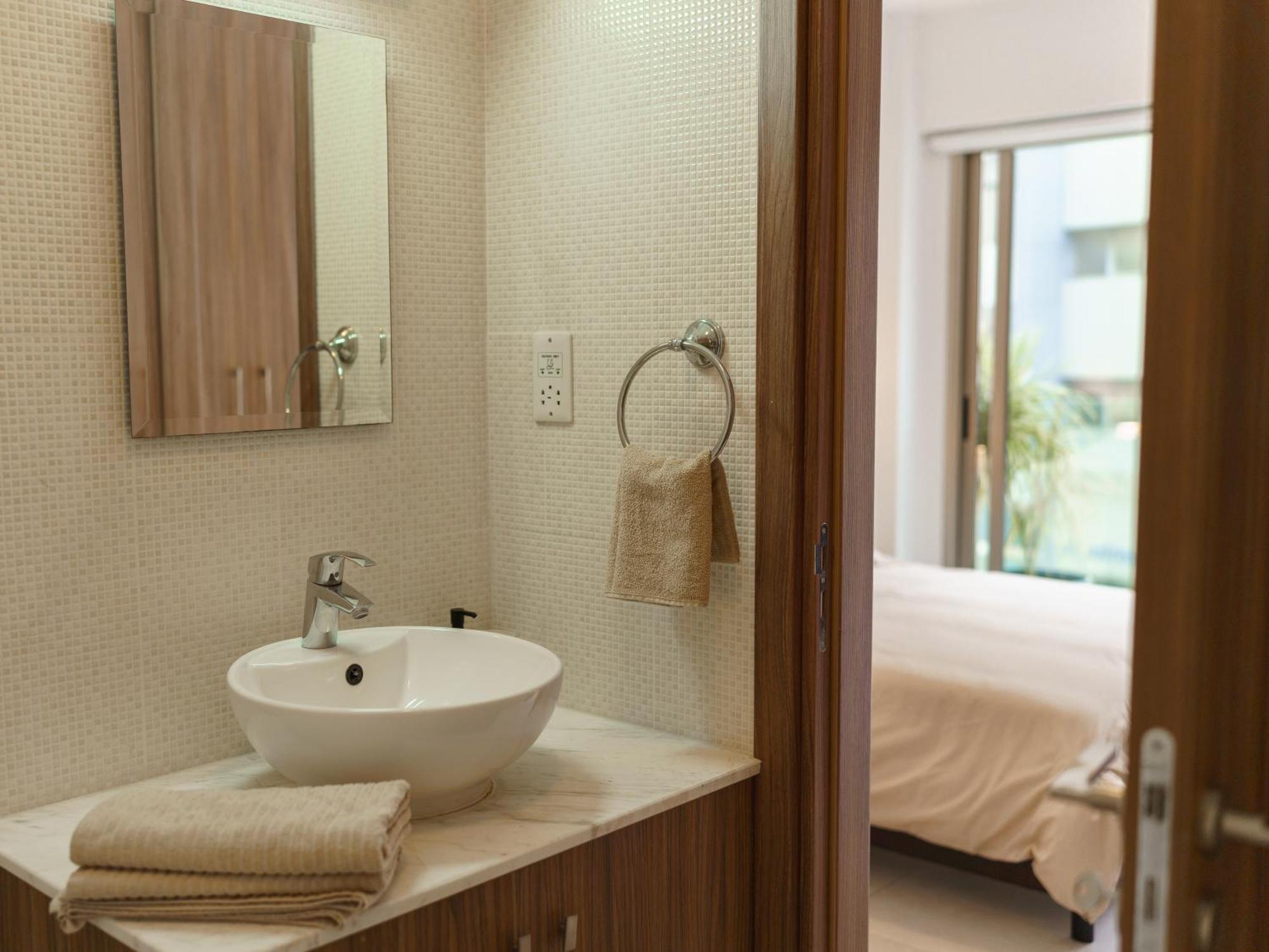Halcyon Central Apartment Ларнака Екстериор снимка