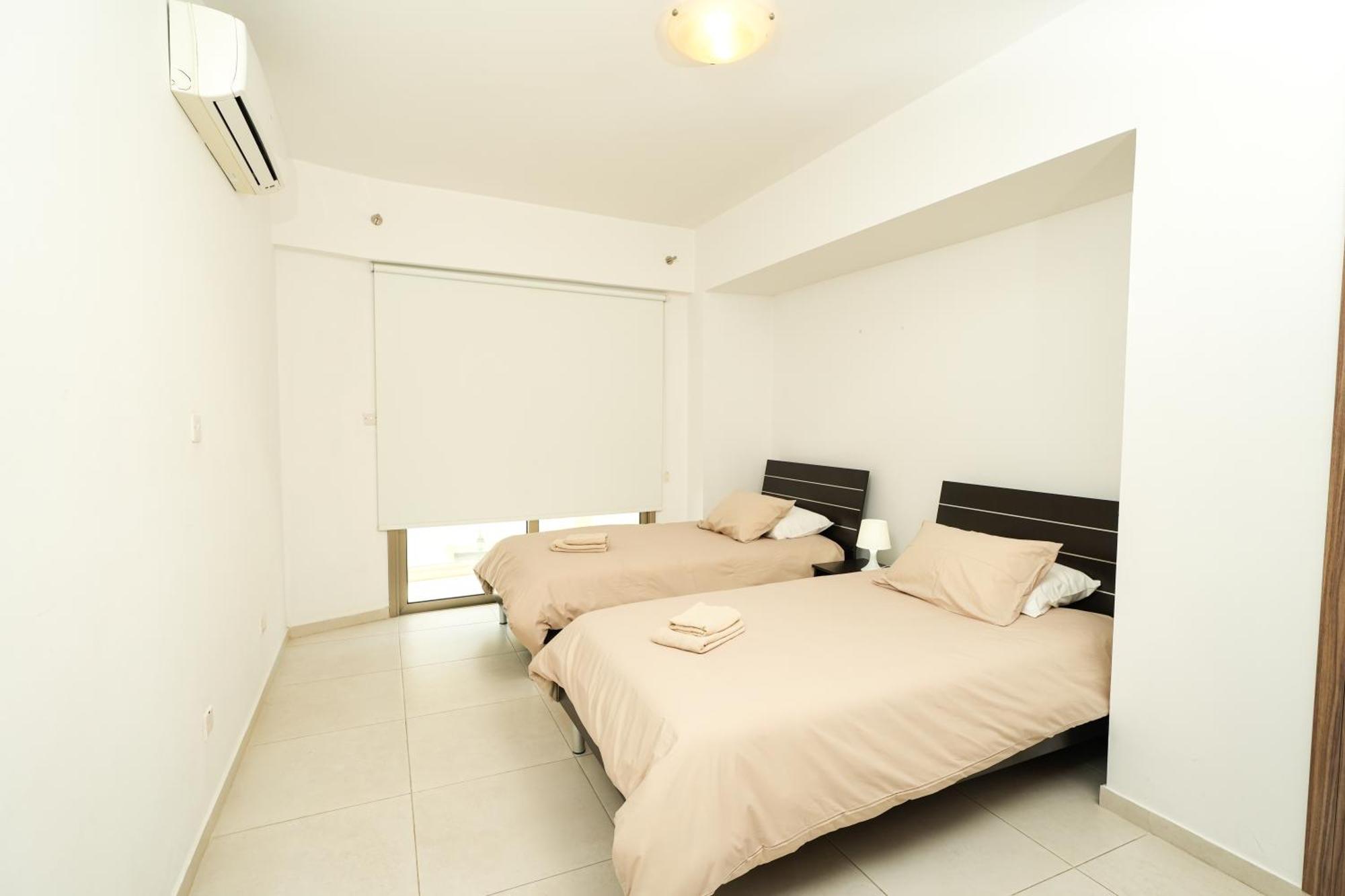 Halcyon Central Apartment Ларнака Екстериор снимка